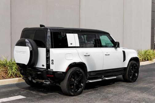 2023 Land Rover Defender 110 V8