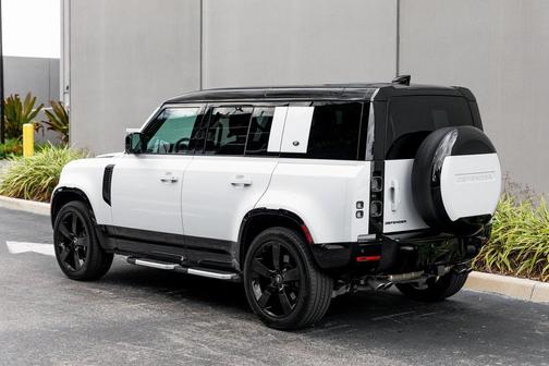 2023 Land Rover Defender 110 V8