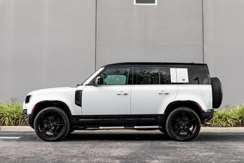 2023 Land Rover Defender 110 V8