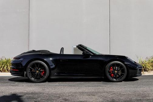2020 Porsche 911 Carrera 4S Cabriolet