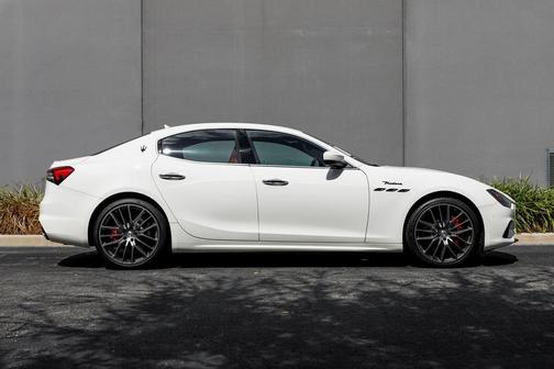 2022 Maserati Ghibli Modena