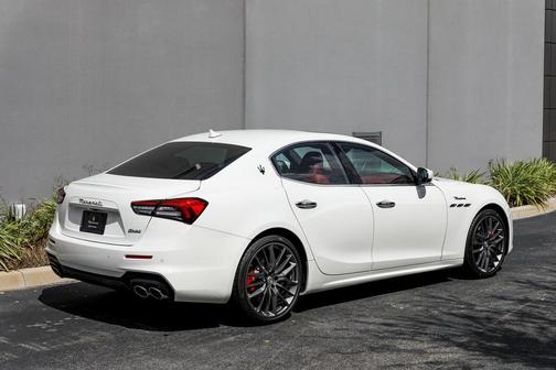 2022 Maserati Ghibli Modena
