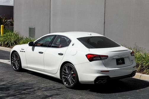 2022 Maserati Ghibli Modena