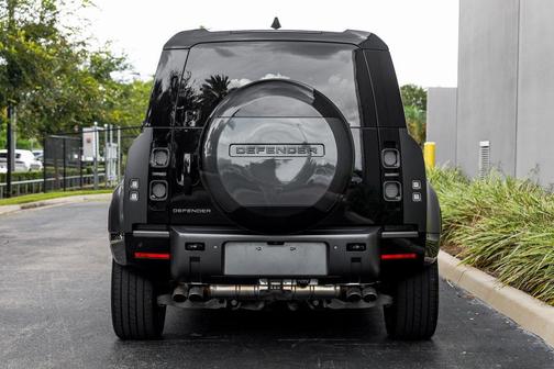 2024 Land Rover Defender 110 P525 Carpathian Edition