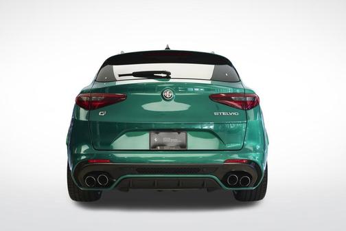Verde Montreal Tri-Coat 2023 Alfa Romeo Stelvio Quadrifoglio