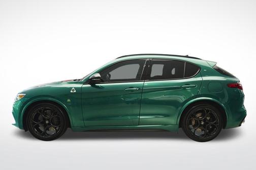 Verde Montreal Tri-Coat 2023 Alfa Romeo Stelvio Quadrifoglio