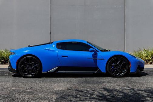 Blu Infinito 2022 Maserati MC20 Base