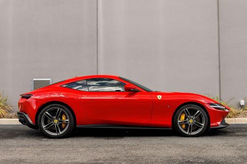 2022 Ferrari Roma 