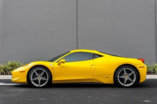 Photo 2 of 44 of 2010 Ferrari 458 Italia Base