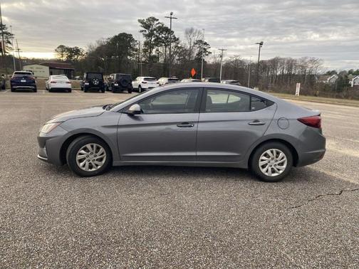 2019 Hyundai ELANTRA SE