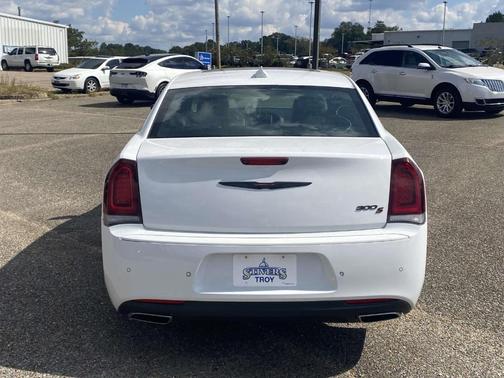 2022 Chrysler 300 S