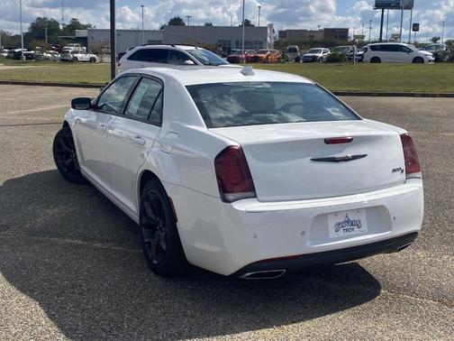 2022 Chrysler 300 S