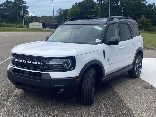 Oxford White 2025 Ford Bronco Sport Outer Banks