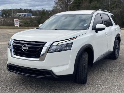 2023 Nissan Pathfinder SV