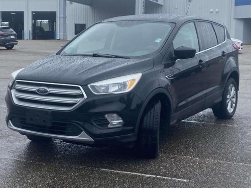 Black Metallic 2019 Ford Escape SE