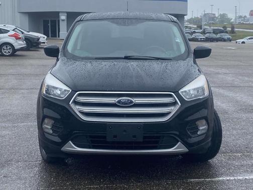 Black Metallic 2019 Ford Escape SE