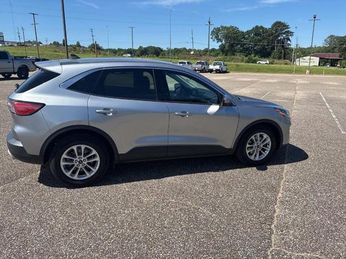 Silver Metallic 2021 Ford Escape SE