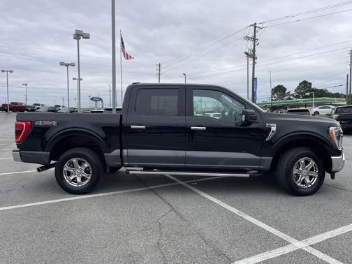 Black 2022 Ford F-150 XLT