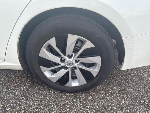 Glacier White 2025 Nissan Altima S
