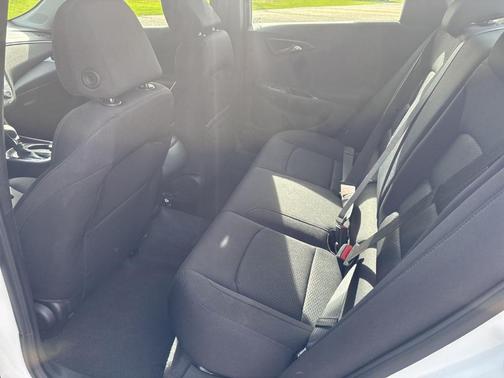 Summit White 2023 Chevrolet Malibu 1LS