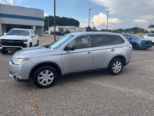 2015 Mitsubishi Outlander ES
