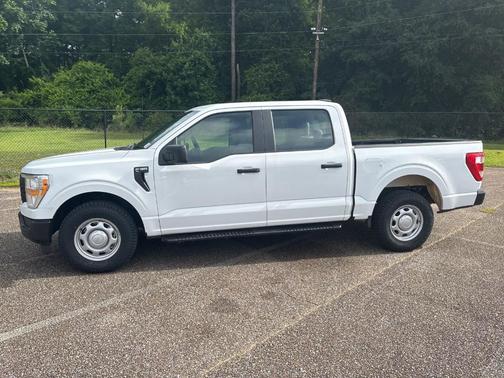 Oxford White 2022 Ford F-150 XL
