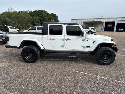Bright White Clearcoat 2021 Jeep Gladiator Sport