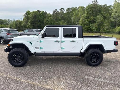 Bright White Clearcoat 2021 Jeep Gladiator Sport