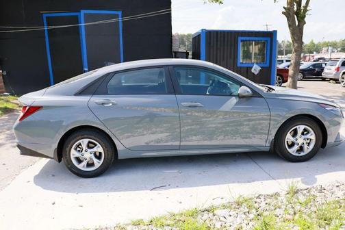 2021 Hyundai ELANTRA SE