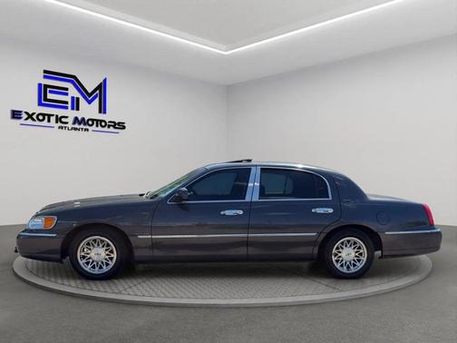 Gray 1998 Lincoln Town Car Signature