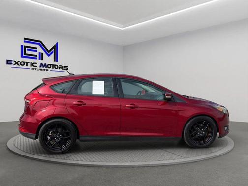 Red 2016 Ford Focus SE