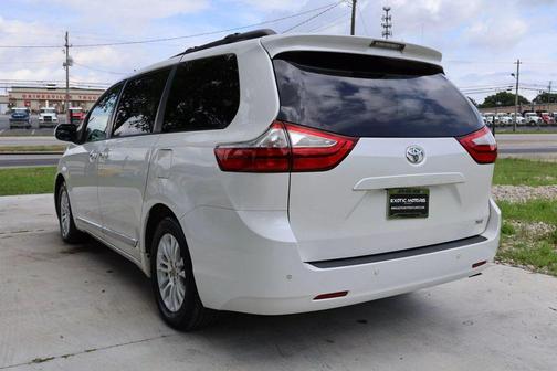 2017 Toyota Sienna XLE