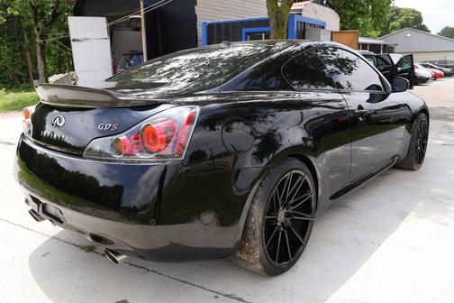 2010 INFINITI G37 Sport