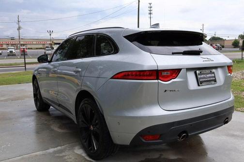 2018 Jaguar F-PACE 25t R-Sport