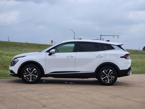 Glacial White Pearl 2023 Kia Sportage EX