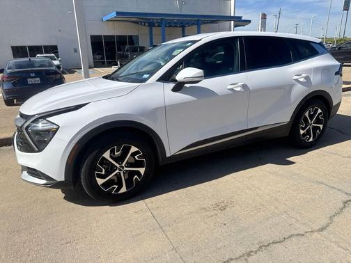 Glacial White Pearl 2023 Kia Sportage EX