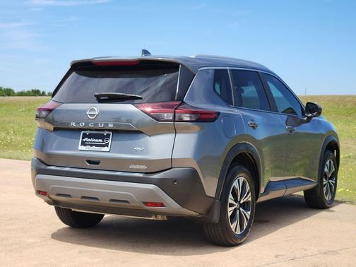 Pearl White Tricoat 2023 Nissan Rogue SV