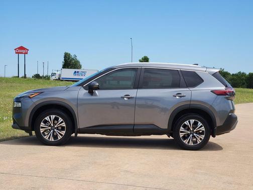 Pearl White Tricoat 2023 Nissan Rogue SV