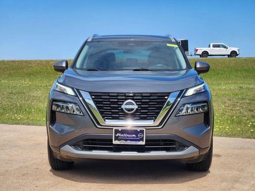 Pearl White Tricoat 2023 Nissan Rogue SV