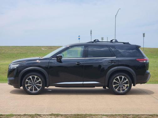 Super Black 2026 Nissan Pathfinder Platinum