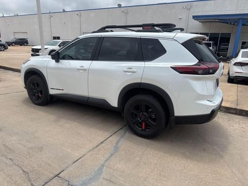Everest White Pearl 2025 Nissan Rogue Rock Creek