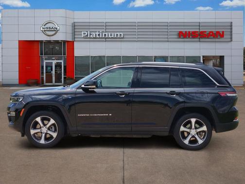 Diamond Black Crystal Pearlcoat 2023 Jeep Grand Cherokee 4xe Base