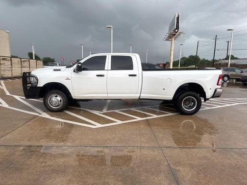 Bright White Clearcoat 2024 RAM 3500 Tradesman Crew Cab 4x4 8' Box