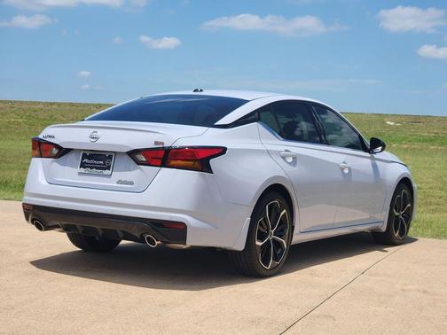 Gray Sky Pearl 2026 Nissan Altima SR FWD