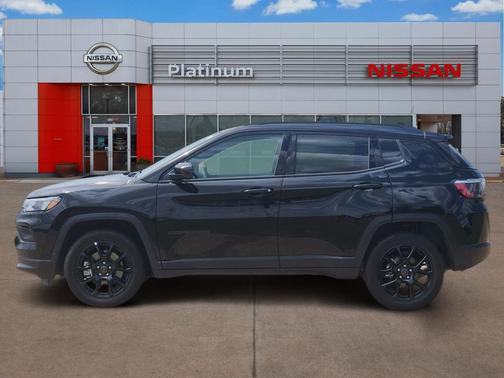 Diamond Black Crystal Pearlcoat 2026 Jeep Compass Latitude