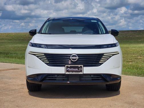 Everest White Pearl Tricoat/Super Black 2026 Nissan Murano Platinum