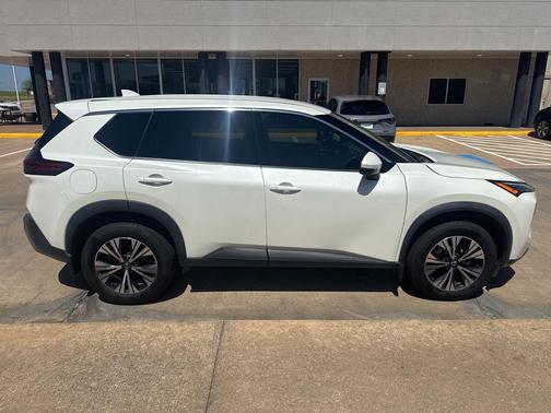 Pearl White Tricoat 2021 Nissan Rogue SV