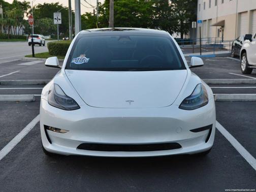 Pearl White Multi-Coat 2023 Tesla Model 3 Standard Range