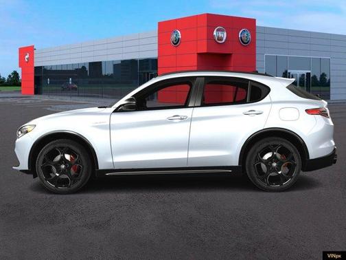 2025 Alfa Romeo Stelvio Base