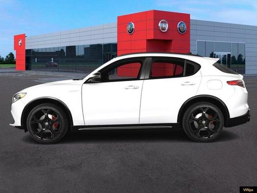 2025 Alfa Romeo Stelvio Base